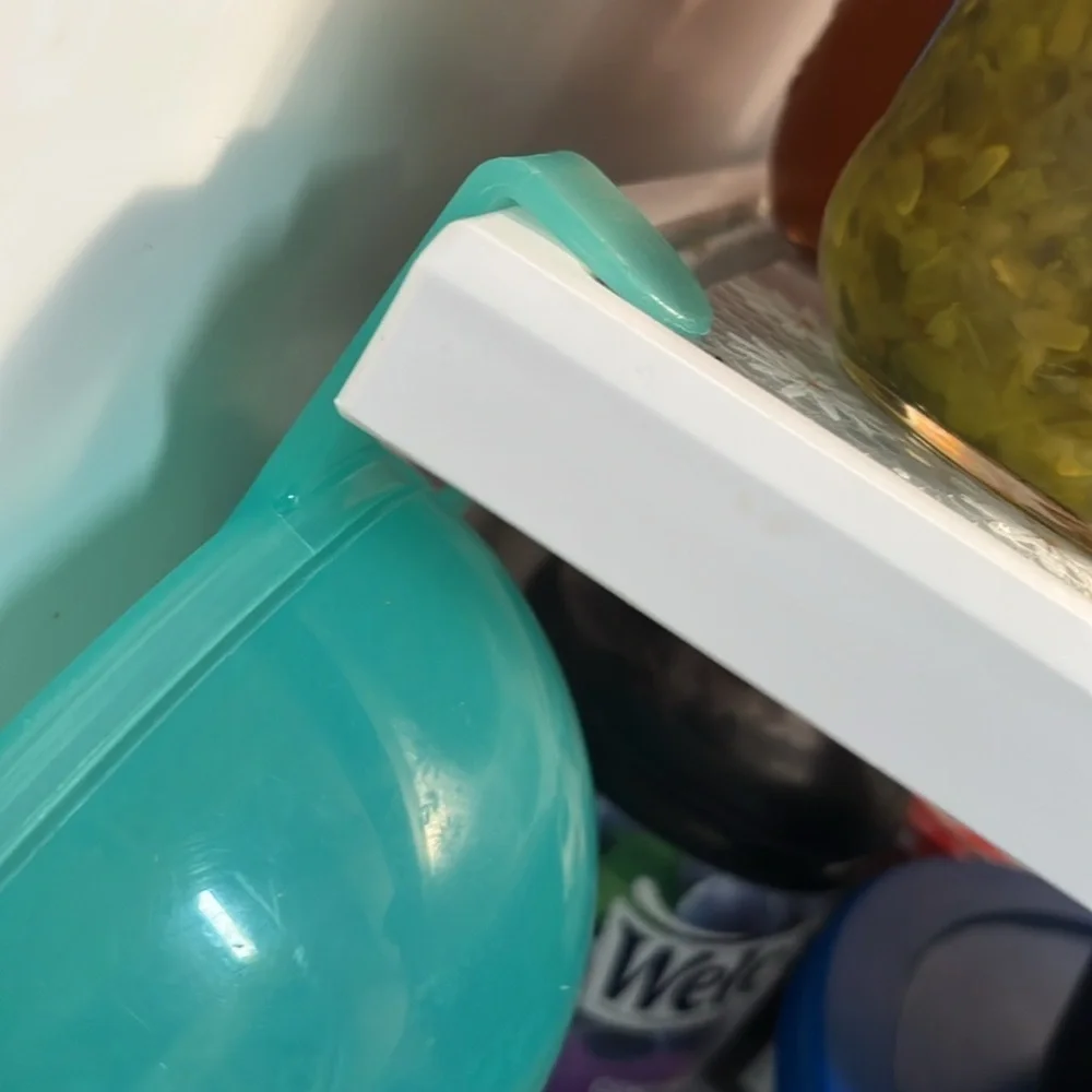 Tupperware Hang in refrigerator Produce Keepers- Green and Blue Set of Two